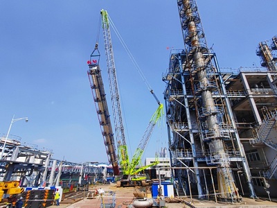 吉林燃料乙醇公司無(wú)水乙醇裝置精制塔吊裝就位
